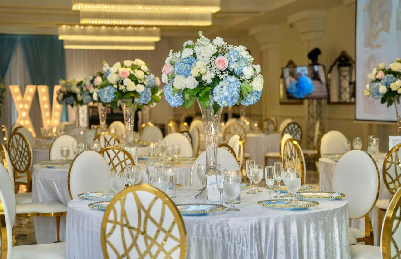 Ballroom tablescape with blue and white hydrangea centerpieces